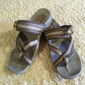 stretchers sandals